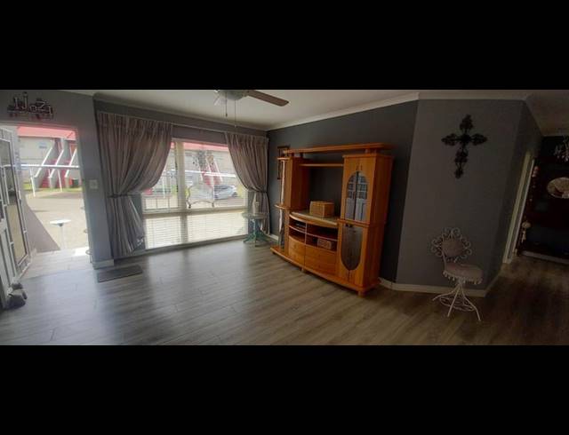 3 BEDROOM TOWNHOUSE FOR SALE IN SOUTH CREST